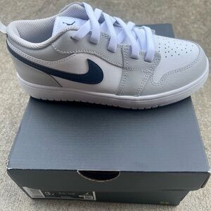 Jordan 1 Low, 3Y Little Kid, New in box.